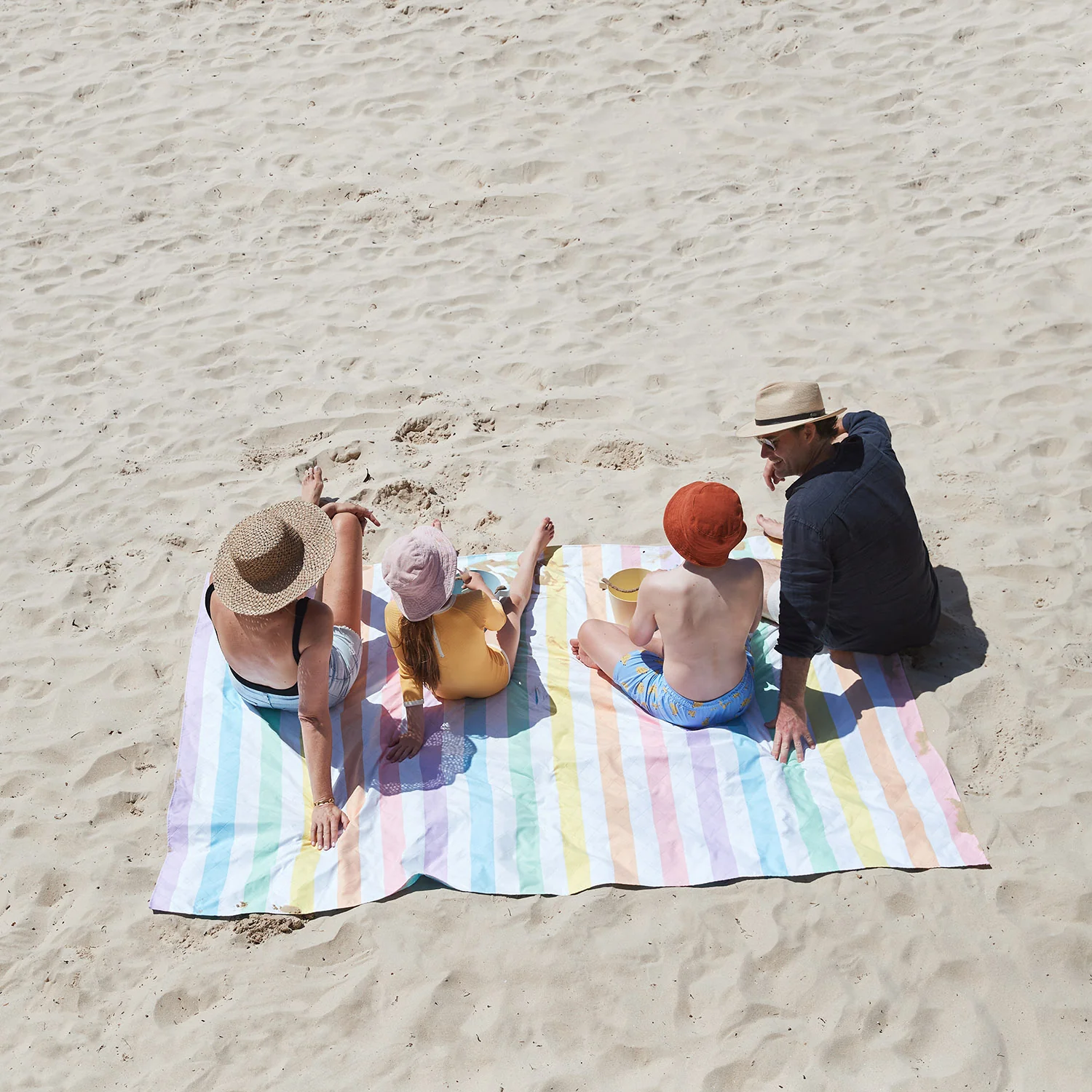 10_FAMILYBALMORAL23-PICNIC-SUM-UNICN-011-SQ_siuz5m
